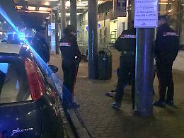 Controlli di Natale dei carabinieri: 27 persone identificate. Un ubriaco sorpreso a imbrattare un condominio