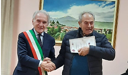 Un nastrino rosso e un grazie ai volontari scesi in pista per la lotta al Covid