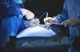 18enne rischia di morire soffocato per colpa di un tumore alla gola, salvato dai medici 