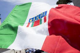 La bandiera dell’Anpi e le stelle: i partigiani caduti per la libertà