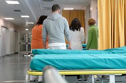 Cade dalla barella del pronto soccorso di Chivasso e muore. Al centro Aurora di Banchette muore dopo la gastroscopia