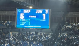 Calcio: un super Napoli travolge la Juve e vola in classifica
