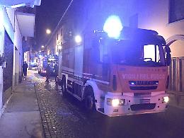 Tragedia a Romano: un incendio causato da una stufa a legna fa una vittima e lascia una famiglia sotto shock