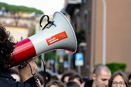"Sempre più studenti clochard che dormono in stazione": a Torino è emergenza abitativa