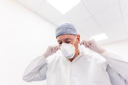 Medici in pensione a 72 anni: una soluzione per la carenza di personale?