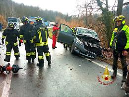 Schianto frontale sulla provinciale 590: un ferito portato in ospedale in elicottero