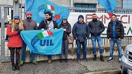 Dopo la maternità l’azienda prima la demansiona e poi la licenzia