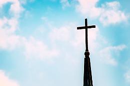 Fondi pubblici su proprietà privata? La convenzione Comune-chiesa fa discutere