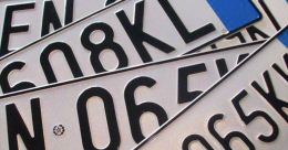 Faceva sparire le targhe delle auto destinate alla rottamazione