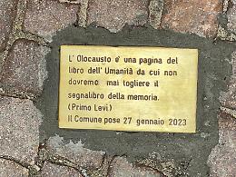 Una “pietra d’inciampo” davanti al Municipio
