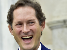 Elkann vende tutto: anche la Stampa. Così finisce la promessa delle “cose che non avrebbe mai ceduto”