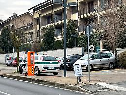 Autovelox "nascosto" e con il cartello di avviso a pochi metri, tutto normale?