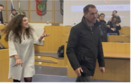 I permalosi di Settimo: si offendono coi giornalisti e non rispondono alle domande