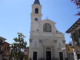 Le campane della chiesa tornano a suonare e qualcuno si lamenta: "Ma pure alle 7 e mezza del mattino?!"