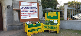 Il banco della verdura dove fai TUTTO DA SOLO E NESSUNO RUBA: prendi, paghi e te ne vai