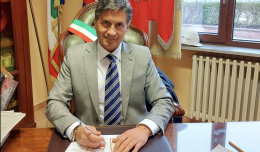 "Firmavo i documenti per tre donne africane e mi sono commosso"
