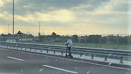 Con il monopattino in AUTOSTRADA, 40enne multata!