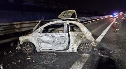 Ubriaco e senza patente si schianta in autostrada con la ragazza
