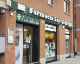 Rapinatore con coltello in Farmacia