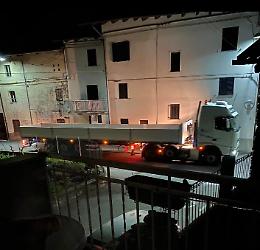Viabilità da incubo nel Canavese: le strade sono troppo strette e i tir si incastrano in centro paese
