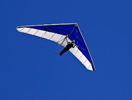 Giovane con parapendio disperso sul Monte Rosa