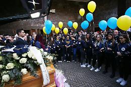 Julia Ituma: al funerale rose sulla bara e quell'"enigma incomprensibile"