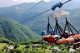 VOLO DELL'ARCOBALENO, PAURA PER DUE TURISTI: rimangono sospesi nel vuoto a 100 metri d'altezza