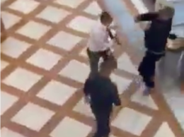 Scazzottata nel supermercato... Il video è diventato virale