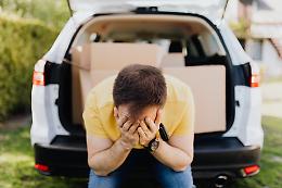 Fa il trasloco con l'auto aziendale e gli viene sequestrato il mezzo