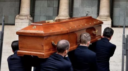 Il funerale del senzatetto assassinato lo paga il Comune, i parenti non vogliono saperne