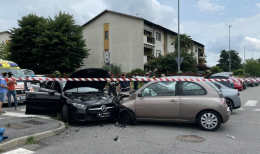 BOTTO tremendo tra auto, tre persone in ospedale!