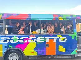 I ragazzi del Doria disegnano le nuove grafiche del coloratissimo scuolabus