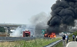 ULTIMA ORA: camion in fiamme sull'A4 Torino-Milano (VIDEO)