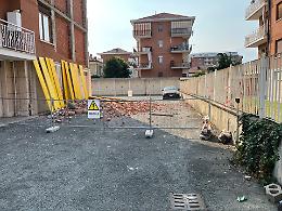 Tragedia sfiorata: crolla la facciata di una palazzina