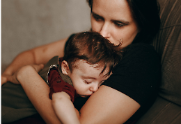 Bambino di due anni dopo l'influenza non riusciva più a camminare