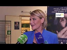 Anche la chivassese Simona Ventura è favorevole ad una via dedicata a Marco Pannella.  Il Pd di Schlein fa le barricate