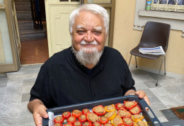 Ed ecco Padre Bianchi con Melek. Tutti a coltivare l'orto. Da Bose ad Albiano