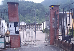 Ci sono i fantasmi al cimitero? Le porte si aprono di notte