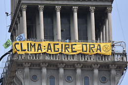 Extinction Rebellion occupa la Mole (FOTO)
