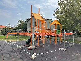 Ragazzini vandalizzano il parco giochi 