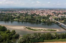 C'è un'isola che minaccia la tenuta del ponte e dell'argine di Chivasso!
