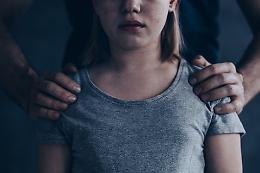 Abusa della figlia 13enne incinta mentre è ricoverata in ospedale