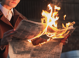 Quella volta che gli eporediesi bruciarono in piazza i giornali