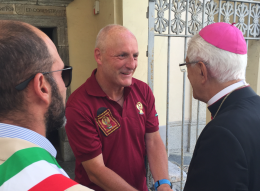 "Porto un messaggio di pace camminando lungo la via Francigena"