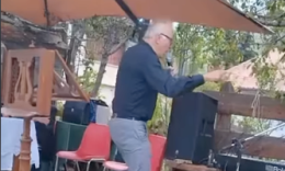 Il vescovo di Pinerolo scatenato a una festa a Pragelato (VIDEO)
