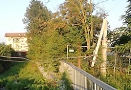Ponte bloccato: dopo la tempesta è crollato un palo della Telecom