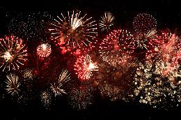 Fuochi d’artificio di notte, serve buon senso
