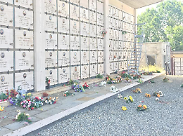 Razziati due cimiteri a Chivasso: danni per almeno 50 mila euro a Castelrosso