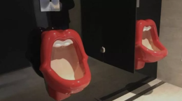 Orinatoi a forma di bocca di donna: è scandalo in una palestra a Torino