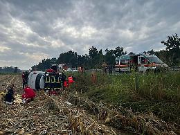 Sbandano per colpa della pioggia: due gravi incidenti in pochi minuti 